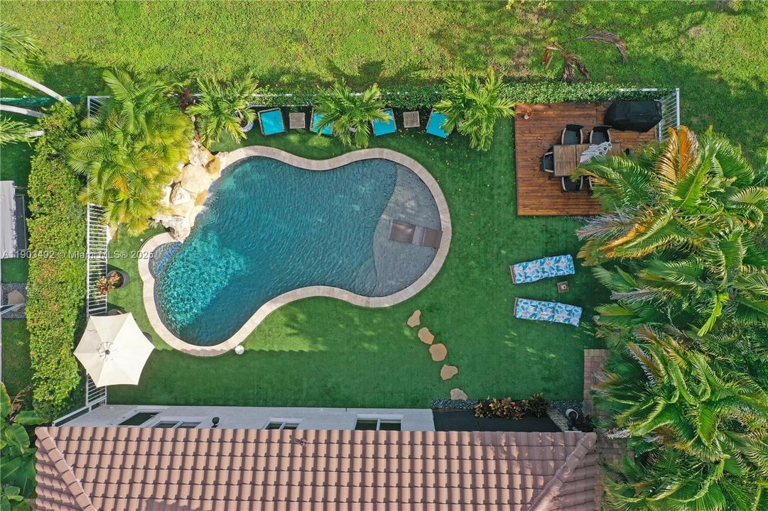 合同活跃: $739,000 (3 贝兹, 2 浴室, 1661 平方英尺)