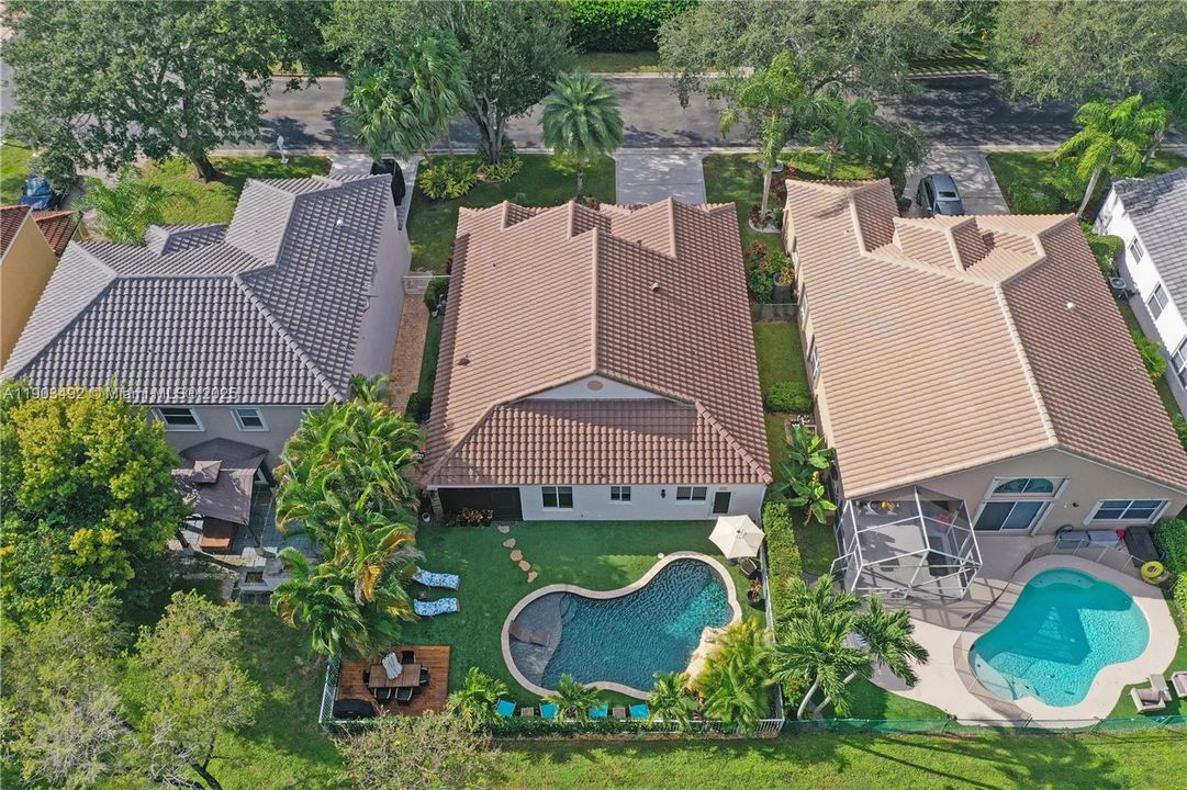 合同活跃: $739,000 (3 贝兹, 2 浴室, 1661 平方英尺)