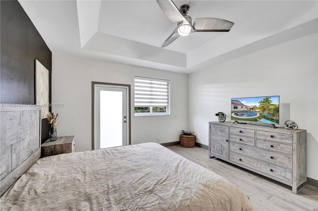 合同活跃: $739,000 (3 贝兹, 2 浴室, 1661 平方英尺)