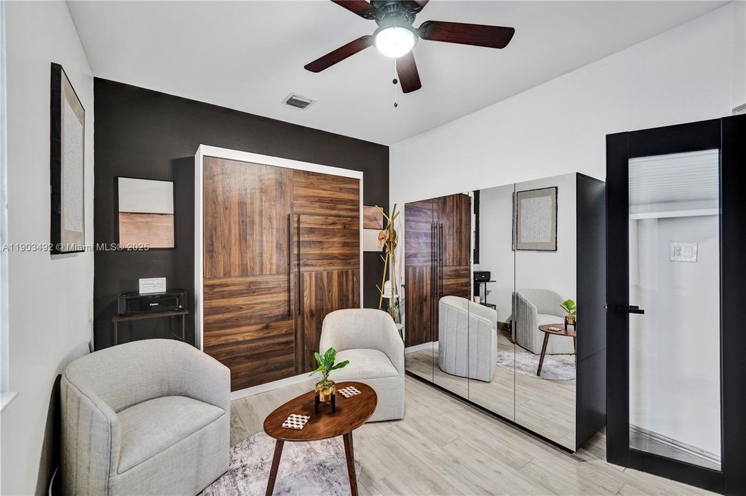 合同活跃: $739,000 (3 贝兹, 2 浴室, 1661 平方英尺)