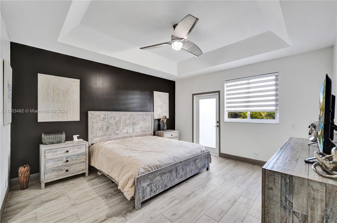 合同活跃: $739,000 (3 贝兹, 2 浴室, 1661 平方英尺)