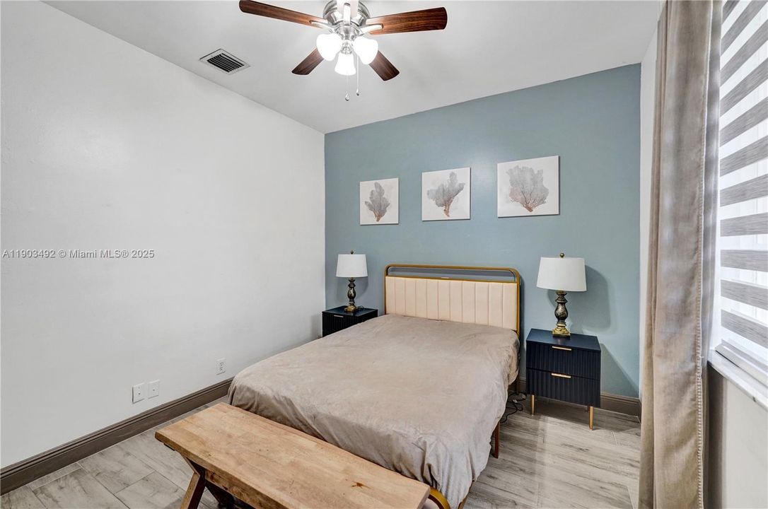 合同活跃: $739,000 (3 贝兹, 2 浴室, 1661 平方英尺)