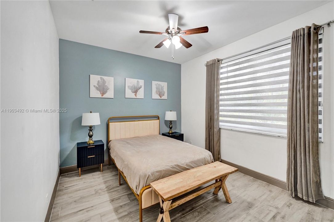 合同活跃: $739,000 (3 贝兹, 2 浴室, 1661 平方英尺)