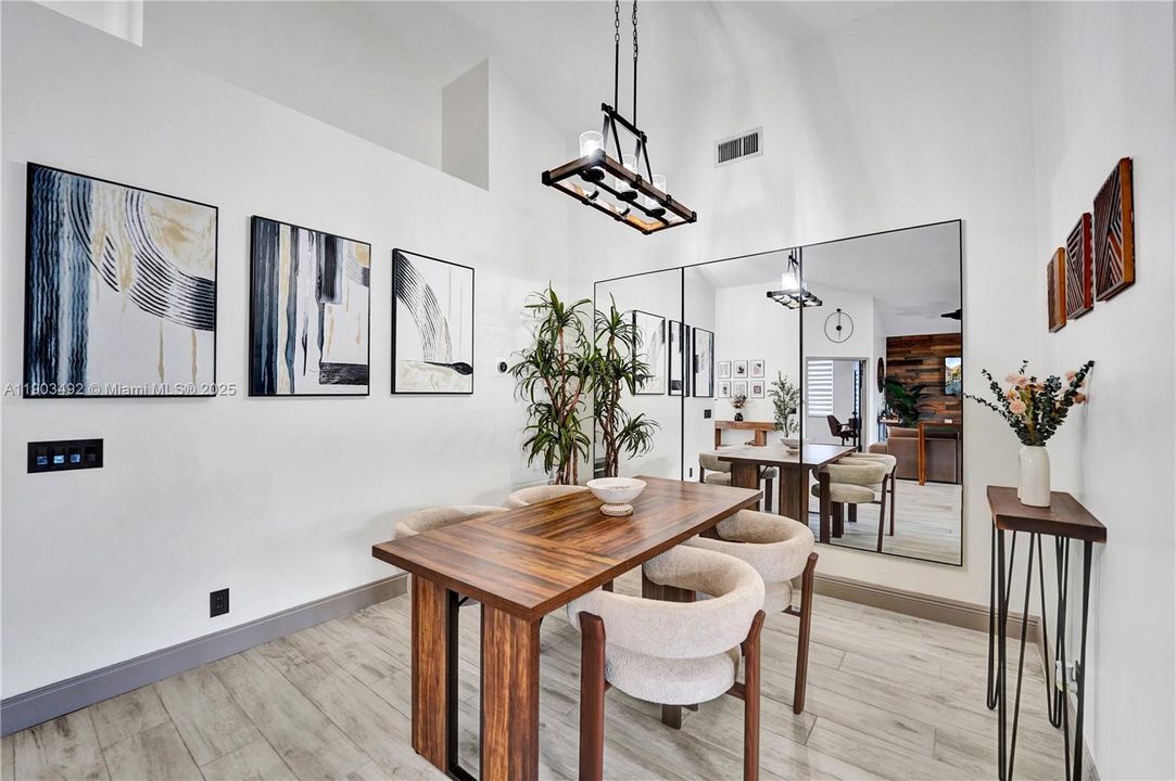 合同活跃: $739,000 (3 贝兹, 2 浴室, 1661 平方英尺)