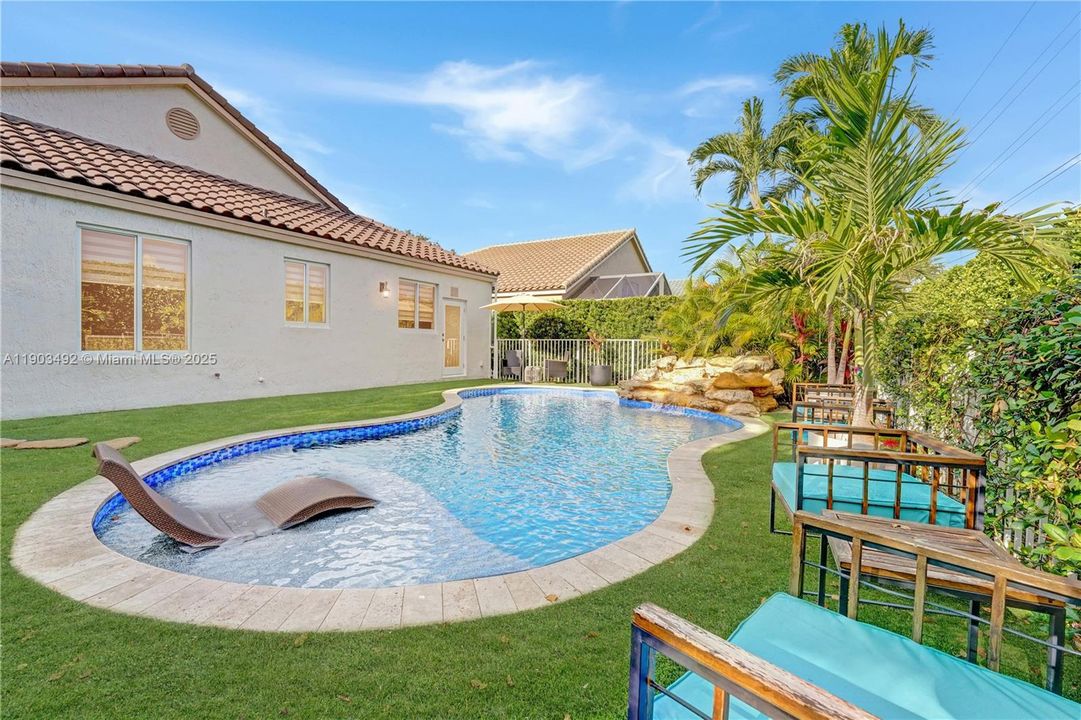 合同活跃: $739,000 (3 贝兹, 2 浴室, 1661 平方英尺)