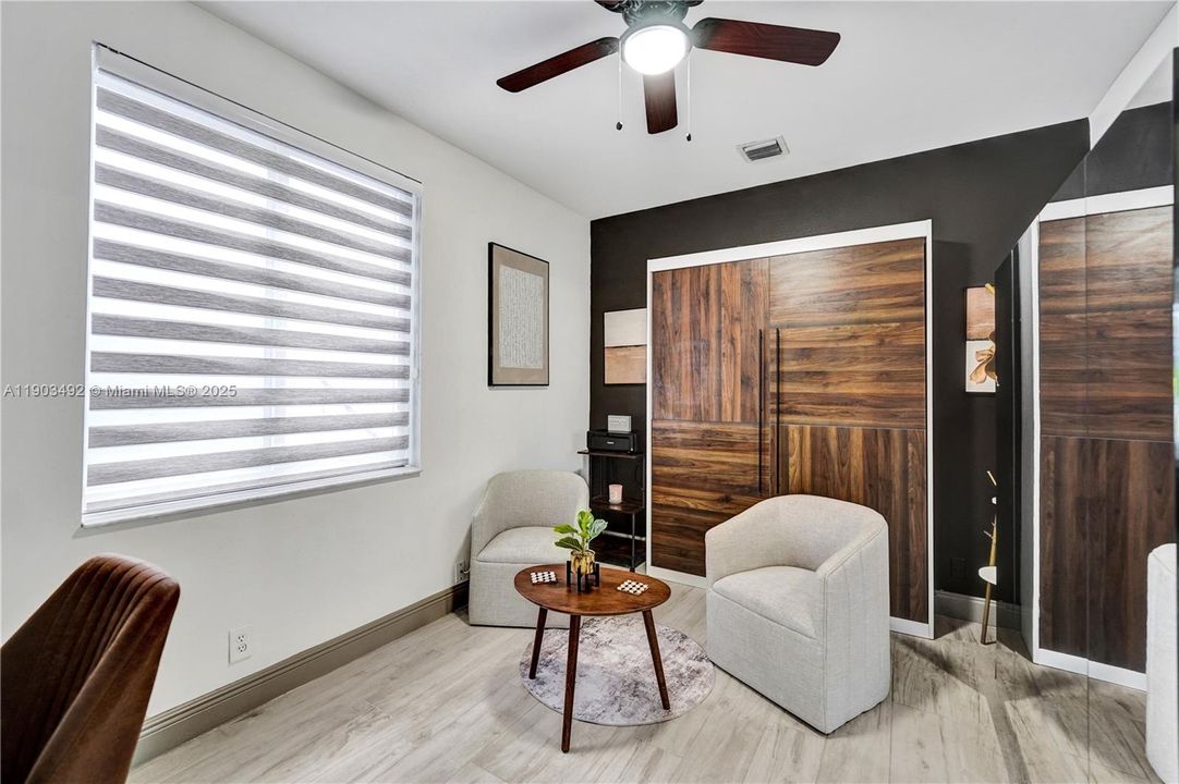 合同活跃: $739,000 (3 贝兹, 2 浴室, 1661 平方英尺)