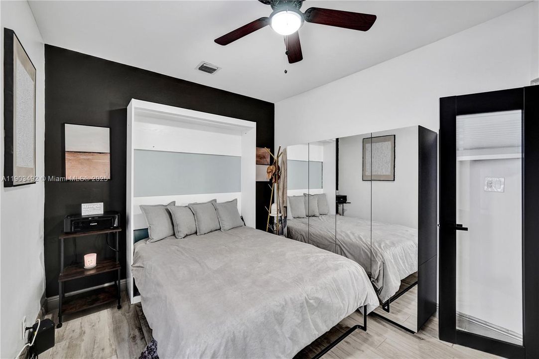 合同活跃: $739,000 (3 贝兹, 2 浴室, 1661 平方英尺)