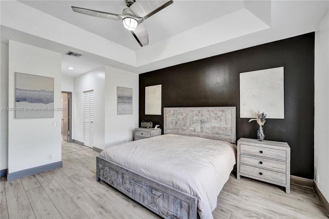 合同活跃: $739,000 (3 贝兹, 2 浴室, 1661 平方英尺)