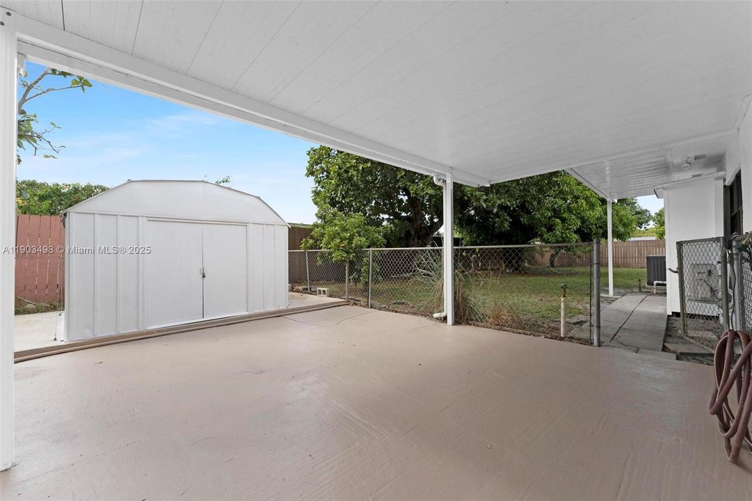 合同活跃: $559,700 (4 贝兹, 2 浴室, 1666 平方英尺)