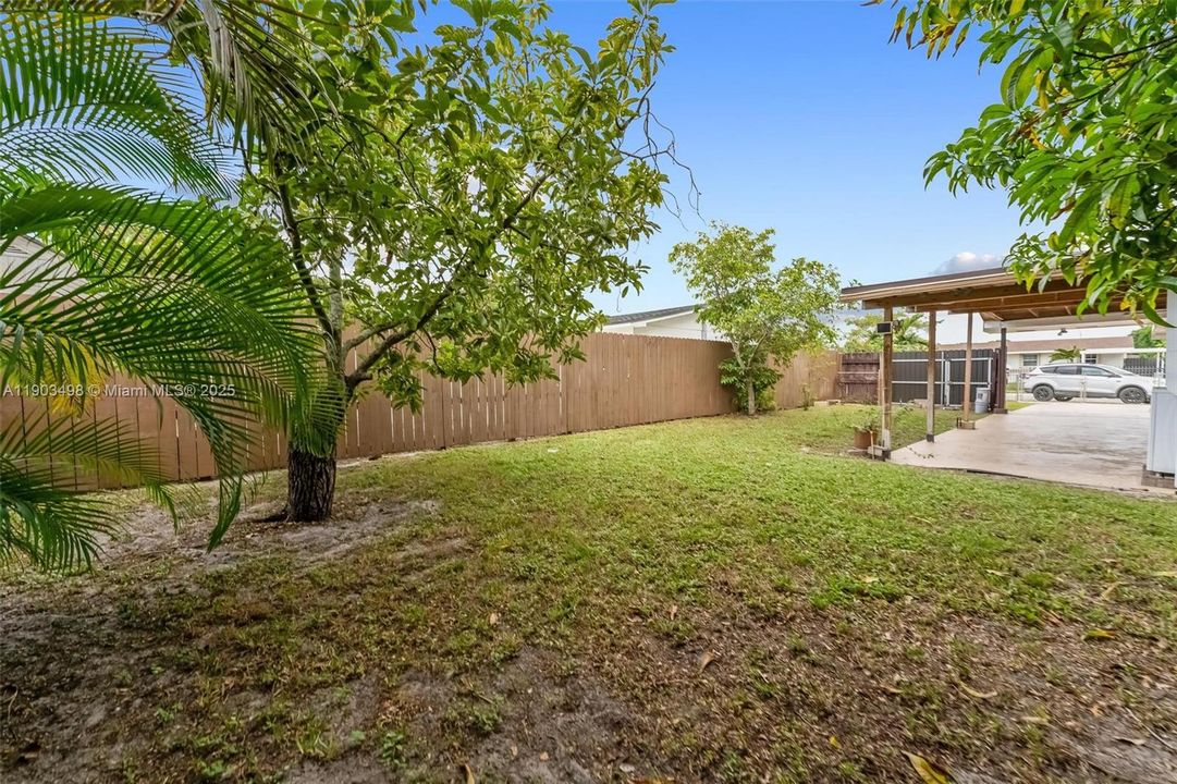 合同活跃: $559,700 (4 贝兹, 2 浴室, 1666 平方英尺)