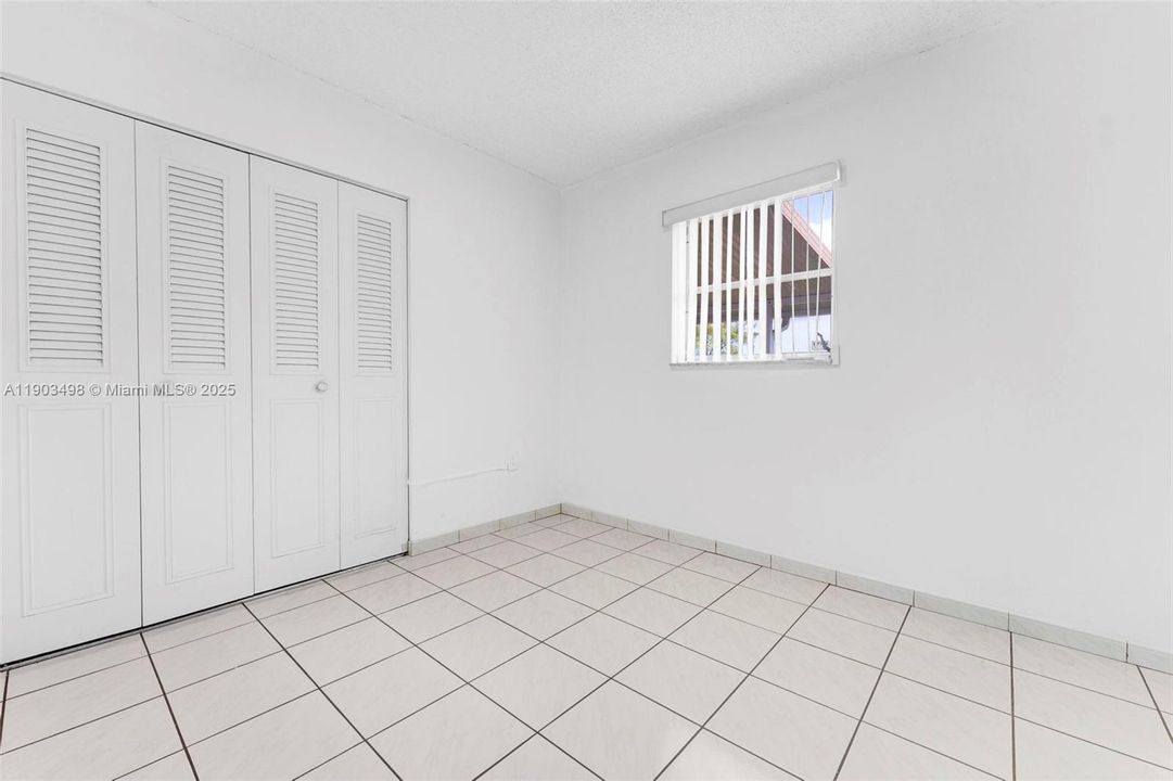 合同活跃: $559,700 (4 贝兹, 2 浴室, 1666 平方英尺)