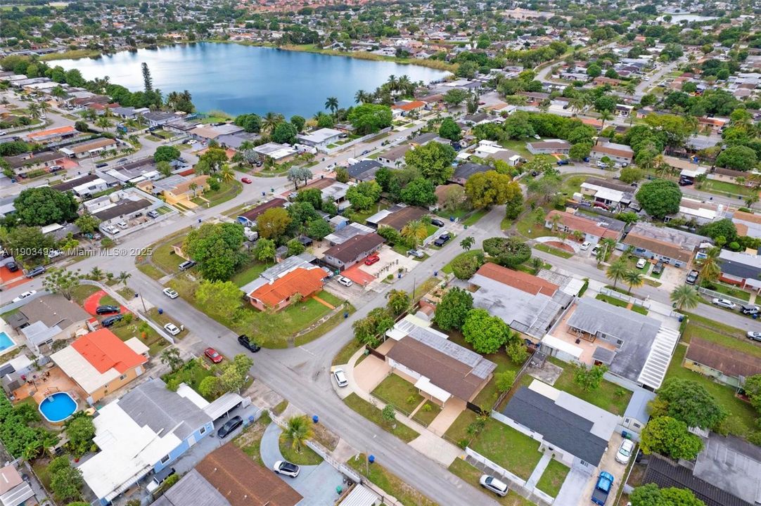 合同活跃: $559,700 (4 贝兹, 2 浴室, 1666 平方英尺)