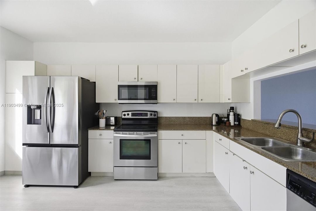 For Sale: $415,000 (3 beds, 2 baths, 1306 Square Feet)