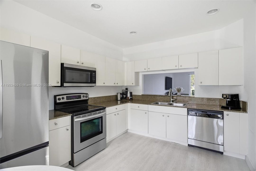 For Sale: $415,000 (3 beds, 2 baths, 1306 Square Feet)