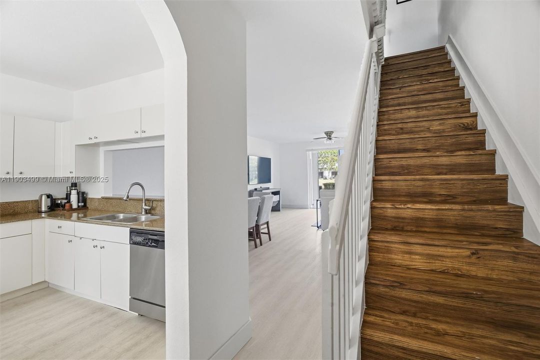 For Sale: $415,000 (3 beds, 2 baths, 1306 Square Feet)