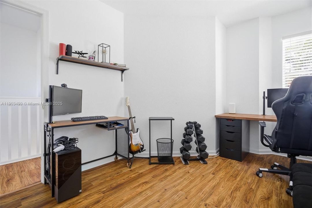 For Sale: $415,000 (3 beds, 2 baths, 1306 Square Feet)