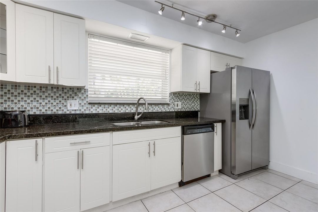 For Sale: $735,000 (4 beds, 3 baths, 1573 Square Feet)