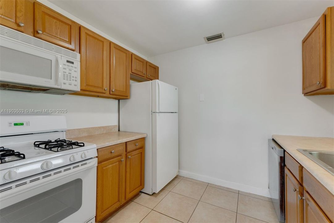 Active With Contract: $700,000 (4 beds, 2 baths, 1344 Square Feet)