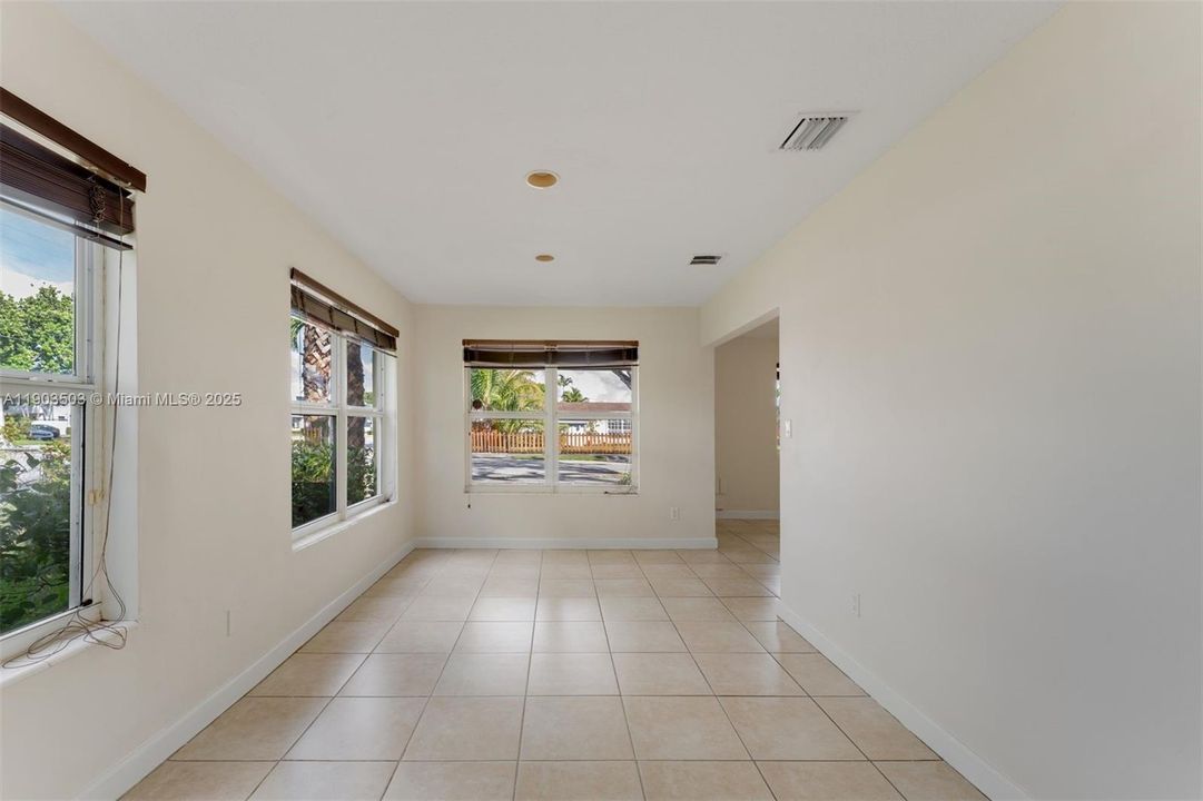 Active With Contract: $700,000 (4 beds, 2 baths, 1344 Square Feet)