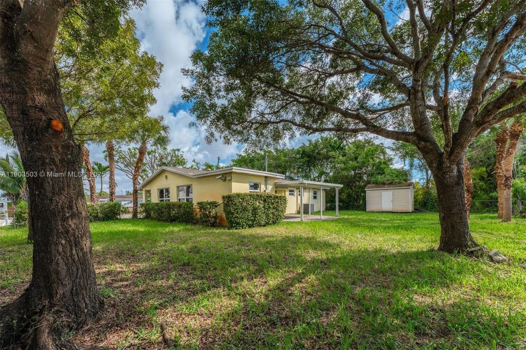 Active With Contract: $700,000 (4 beds, 2 baths, 1344 Square Feet)