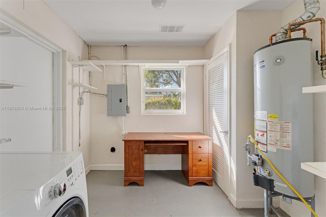 Active With Contract: $700,000 (4 beds, 2 baths, 1344 Square Feet)