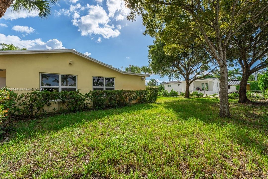 Active With Contract: $700,000 (4 beds, 2 baths, 1344 Square Feet)