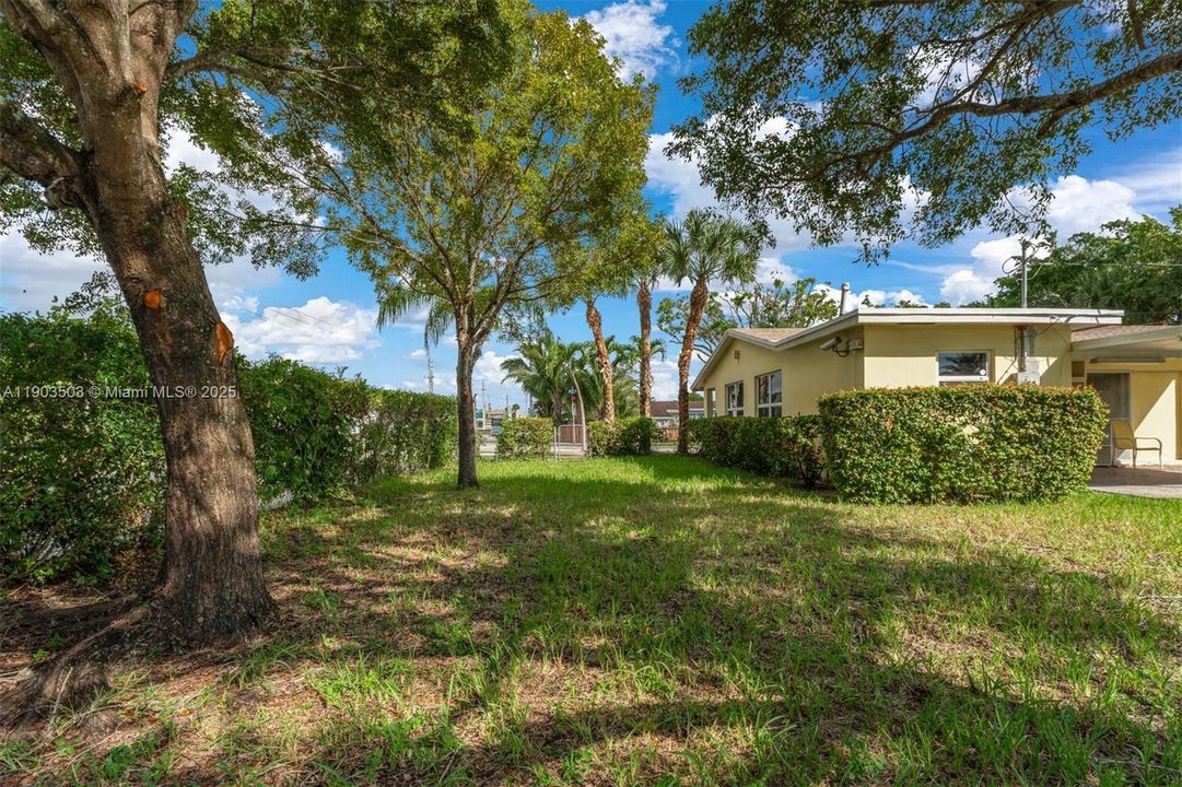 Active With Contract: $700,000 (4 beds, 2 baths, 1344 Square Feet)