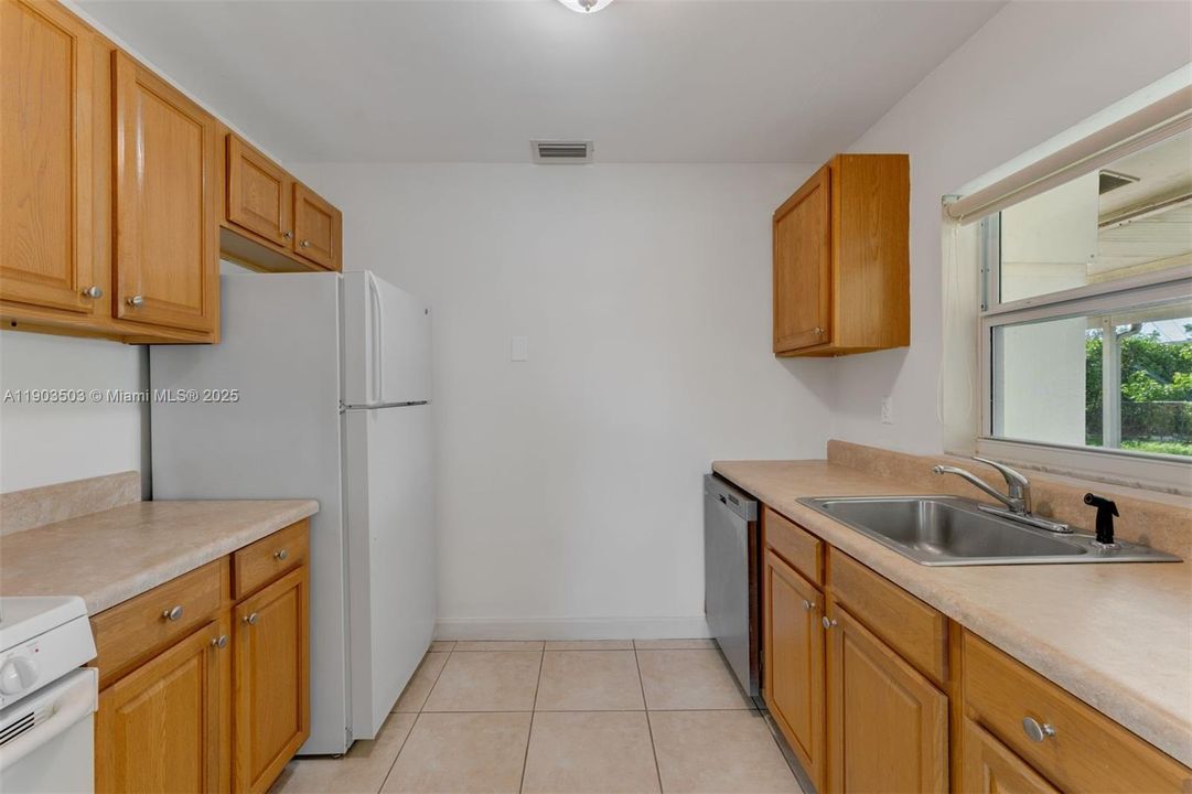 Active With Contract: $700,000 (4 beds, 2 baths, 1344 Square Feet)