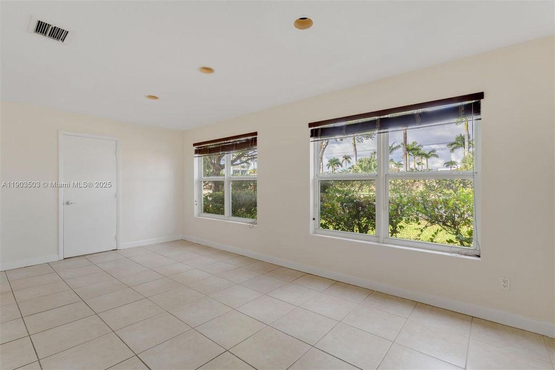 Active With Contract: $700,000 (4 beds, 2 baths, 1344 Square Feet)