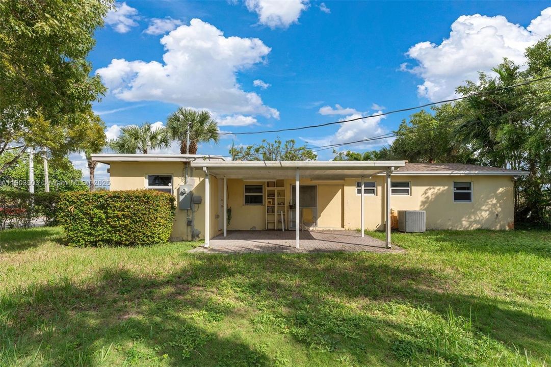 Active With Contract: $700,000 (4 beds, 2 baths, 1344 Square Feet)