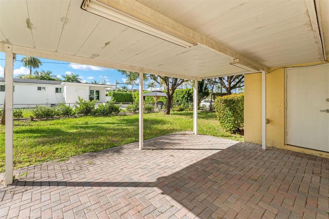 Active With Contract: $700,000 (4 beds, 2 baths, 1344 Square Feet)