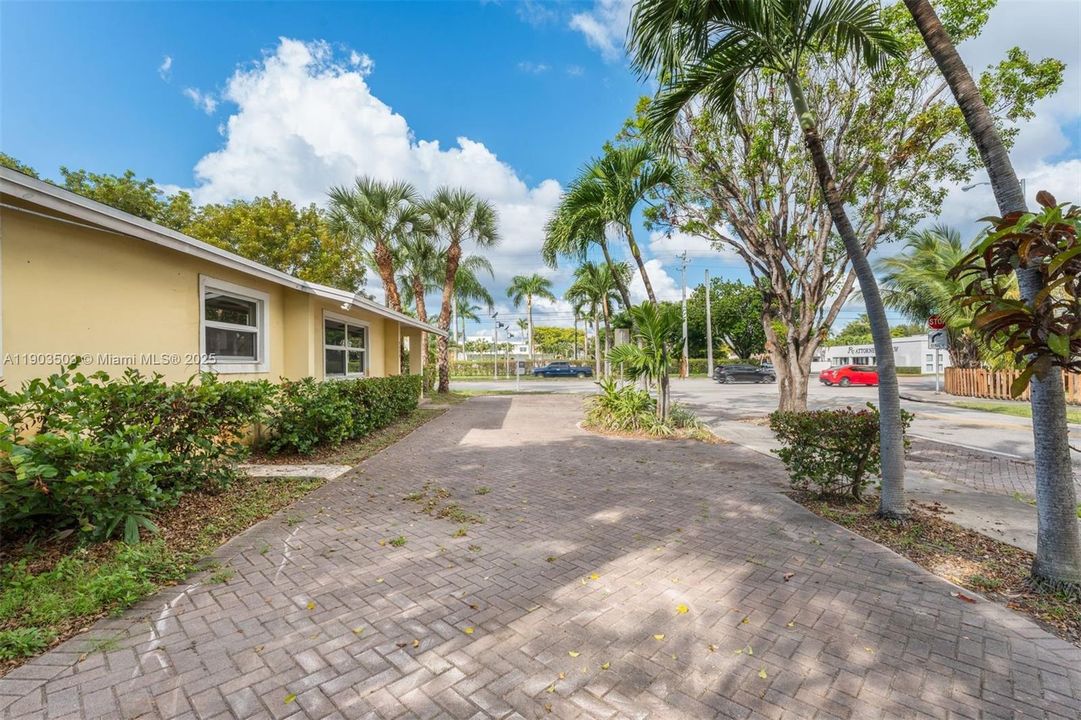 Active With Contract: $700,000 (4 beds, 2 baths, 1344 Square Feet)