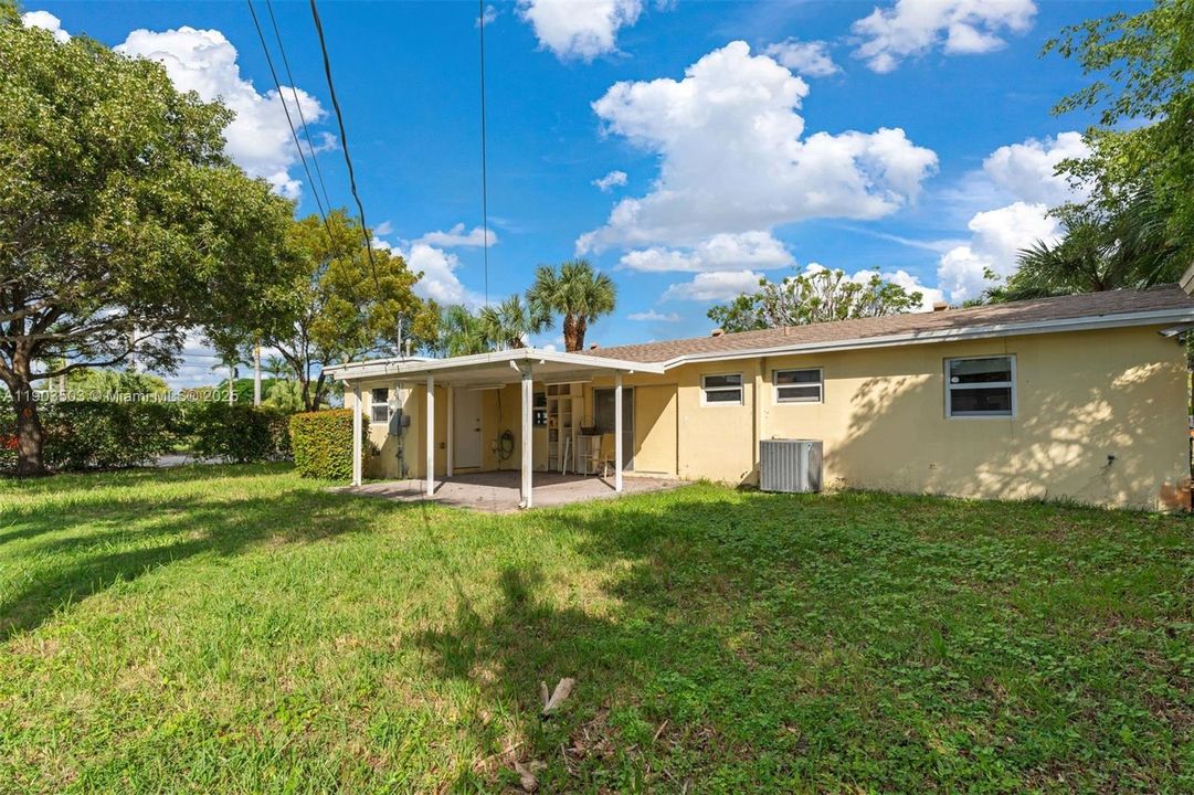 Active With Contract: $700,000 (4 beds, 2 baths, 1344 Square Feet)