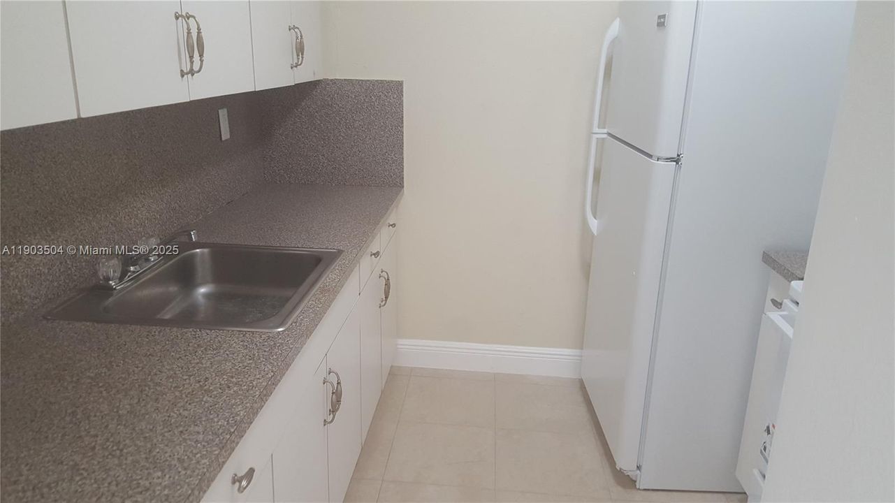 For Rent: $2,600 (3 beds, 1 baths, 1015 Square Feet)