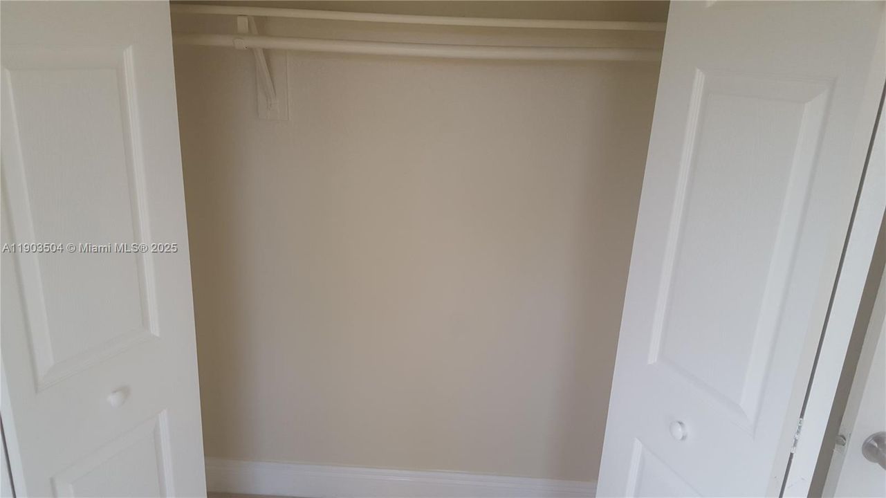 For Rent: $2,600 (3 beds, 1 baths, 1015 Square Feet)