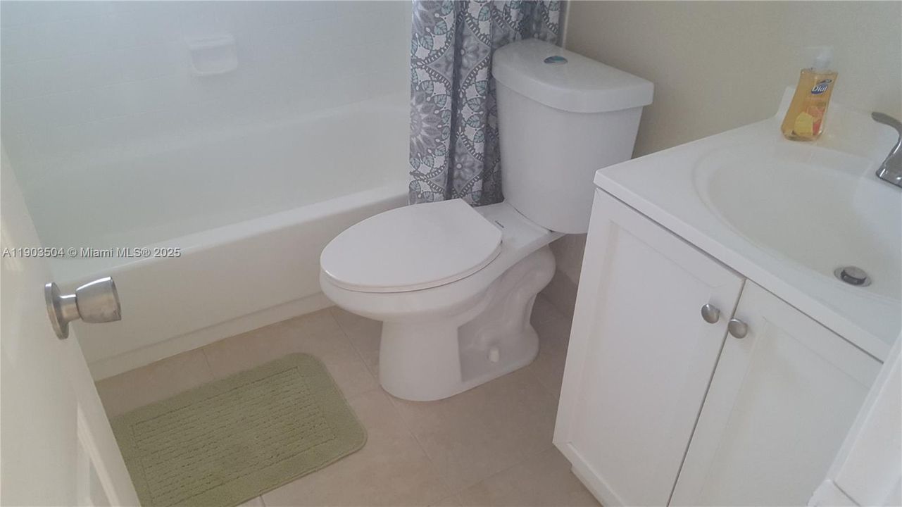 For Rent: $2,600 (3 beds, 1 baths, 1015 Square Feet)