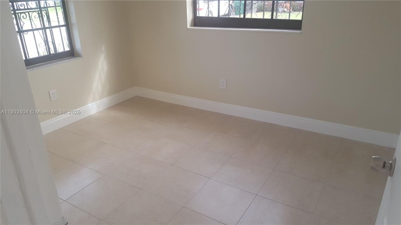 For Rent: $2,600 (3 beds, 1 baths, 1015 Square Feet)