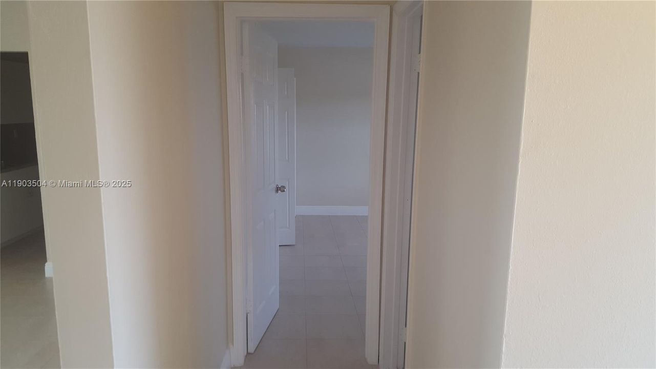 For Rent: $2,600 (3 beds, 1 baths, 1015 Square Feet)