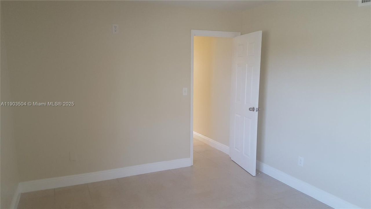 For Rent: $2,600 (3 beds, 1 baths, 1015 Square Feet)
