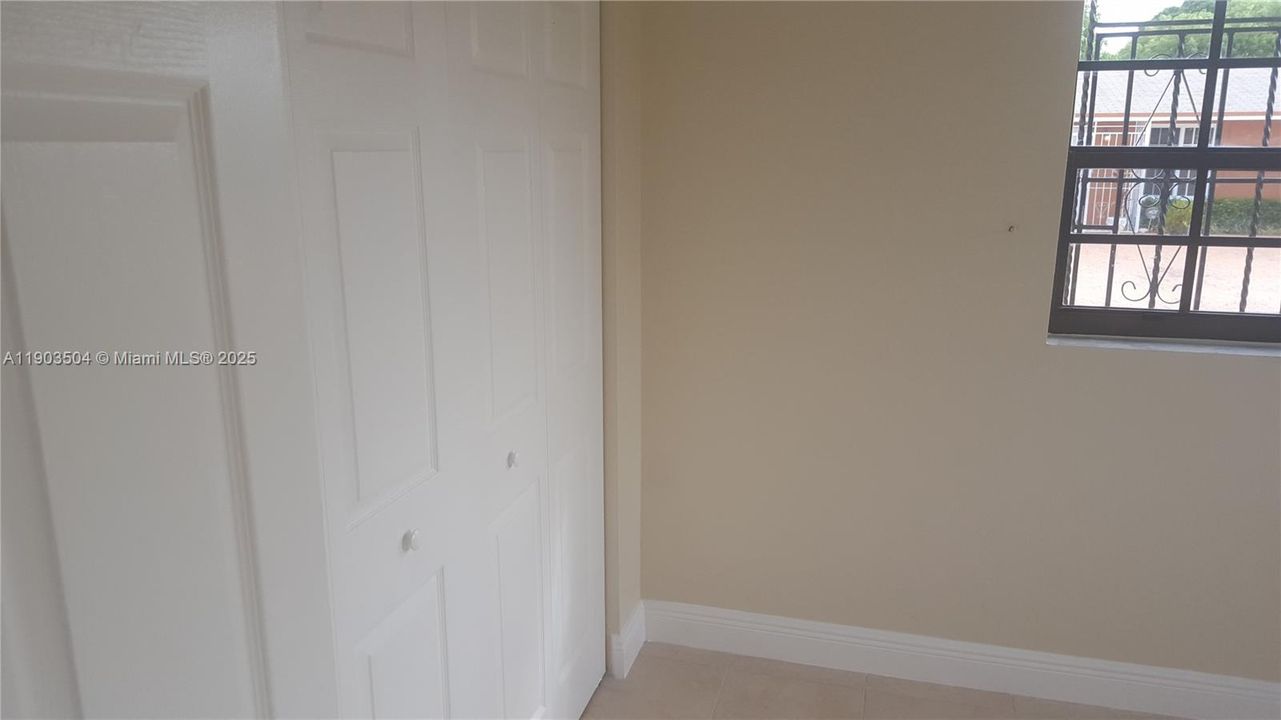 For Rent: $2,600 (3 beds, 1 baths, 1015 Square Feet)