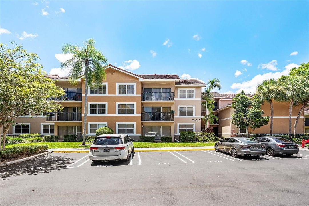 For Rent: $2,500 (2 beds, 2 baths, 984 Square Feet)