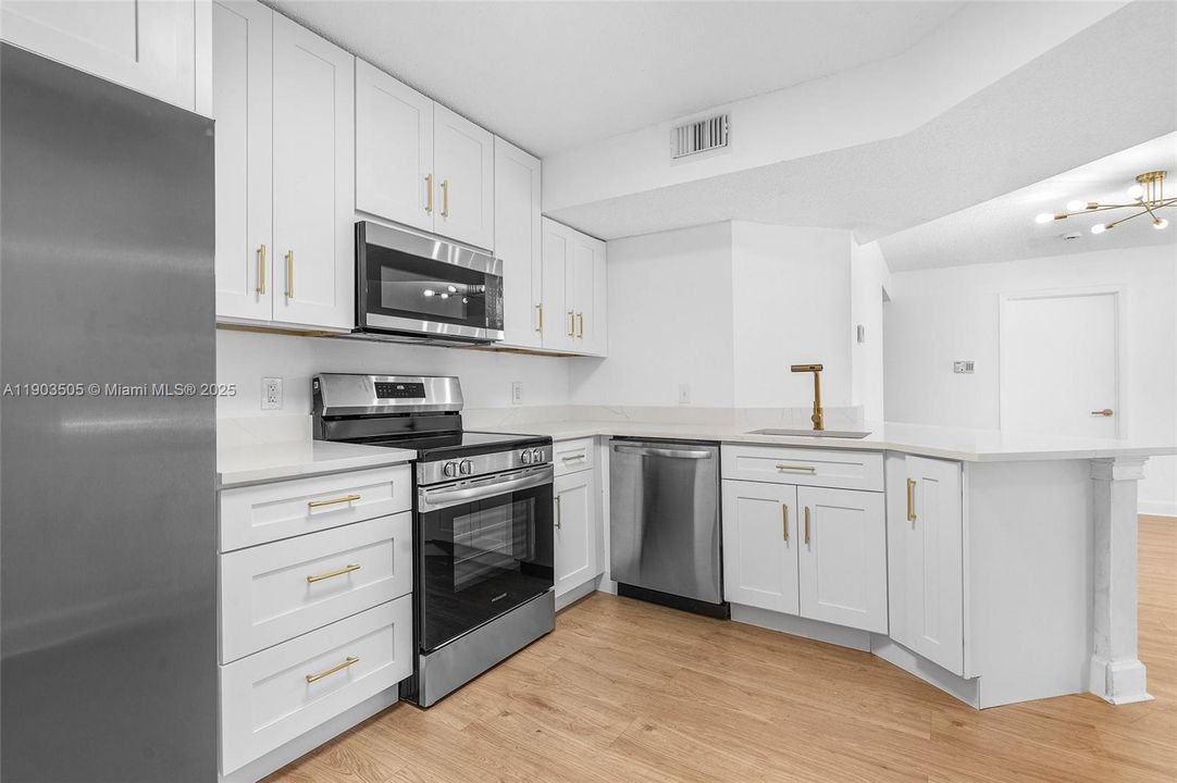 For Rent: $2,500 (2 beds, 2 baths, 984 Square Feet)
