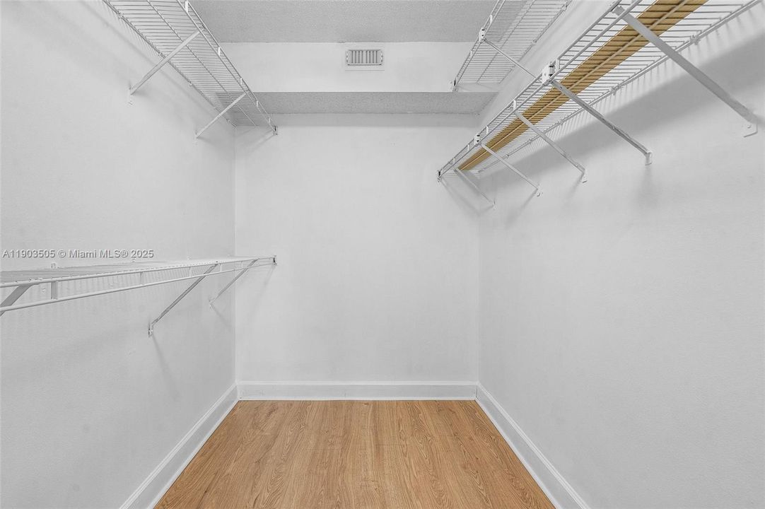 For Rent: $2,500 (2 beds, 2 baths, 984 Square Feet)