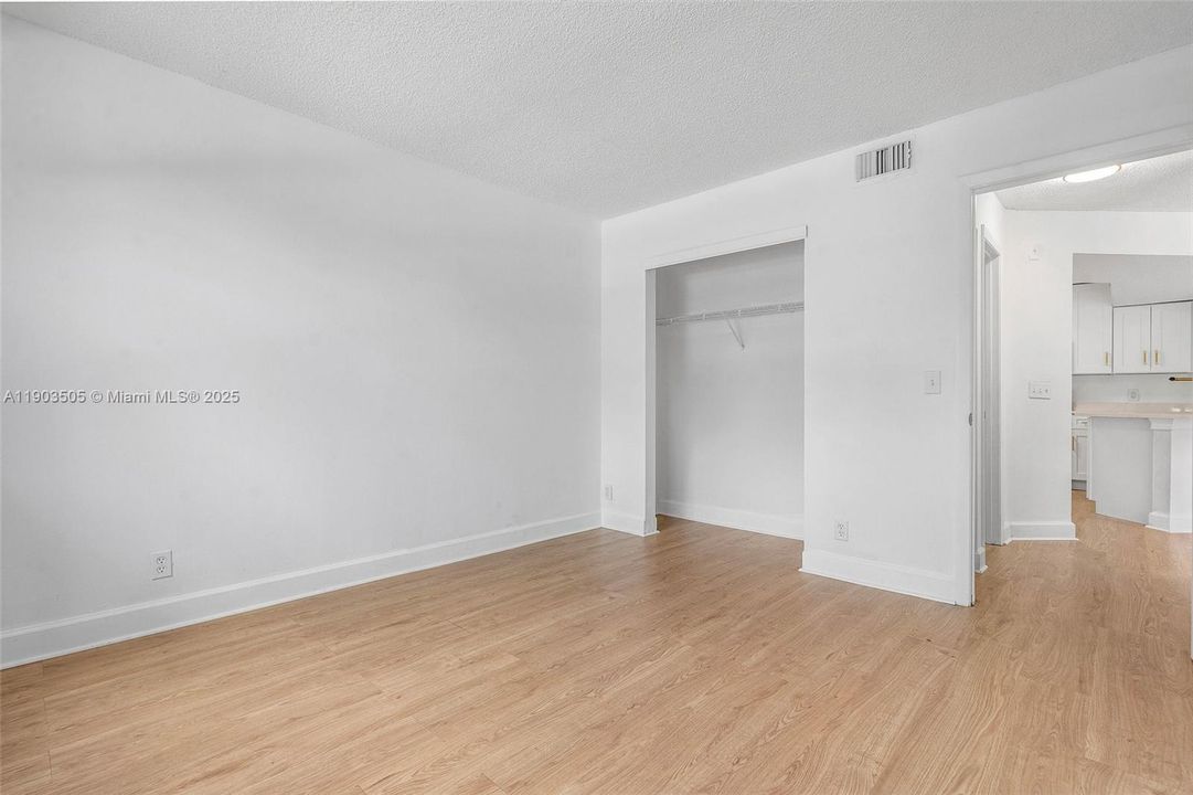 For Rent: $2,500 (2 beds, 2 baths, 984 Square Feet)