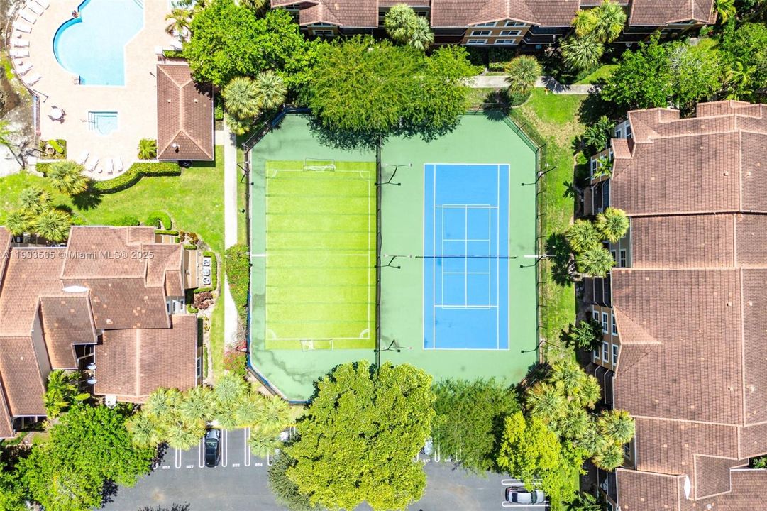 For Rent: $2,500 (2 beds, 2 baths, 984 Square Feet)