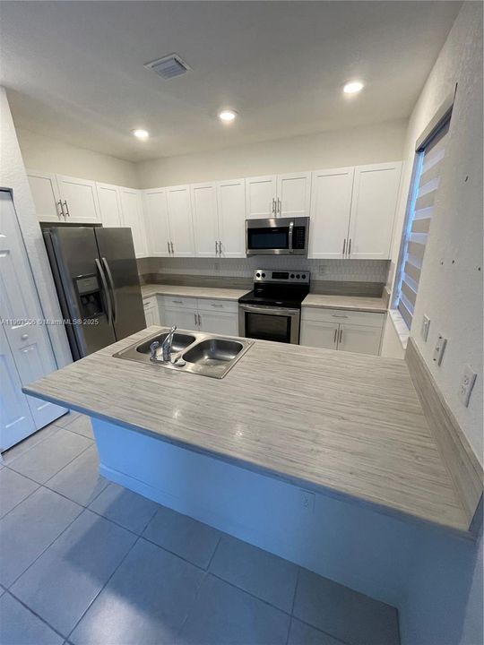 For Sale: $459,900 (3 beds, 2 baths, 1331 Square Feet)