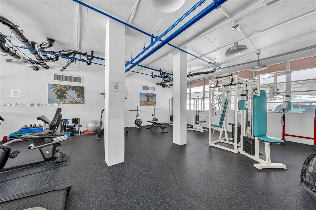 For Rent: $2,200 (1 beds, 1 baths, 730 Square Feet)