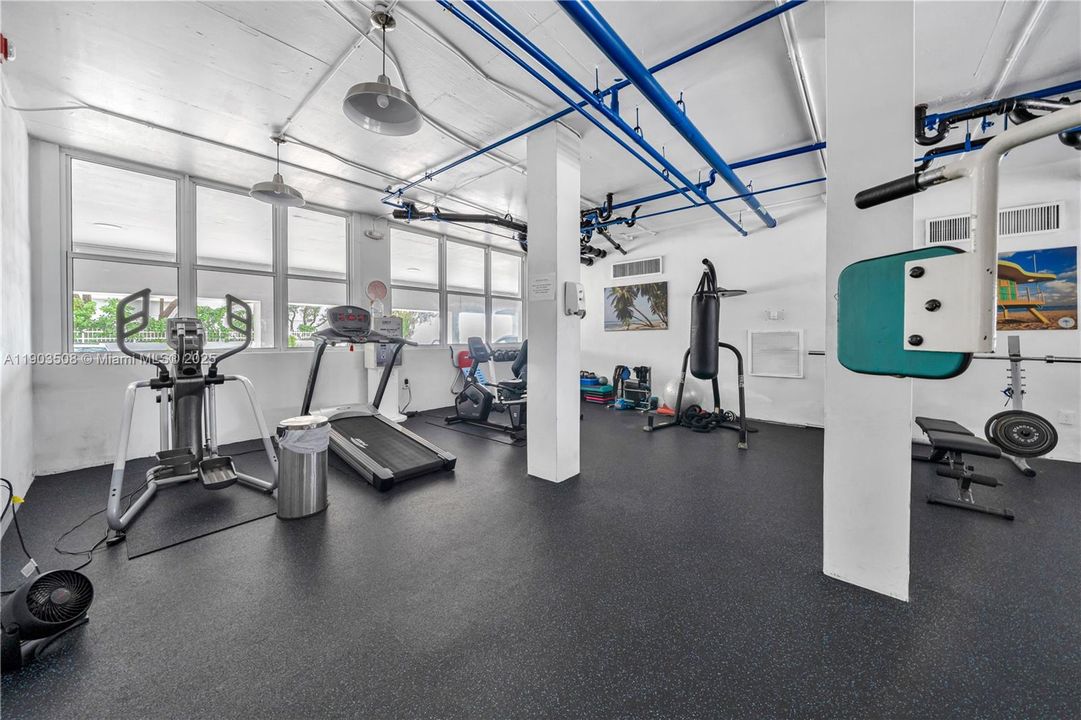 For Rent: $2,200 (1 beds, 1 baths, 730 Square Feet)