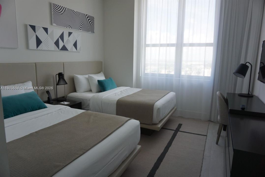 For Sale: $1,145,000 (2 beds, 2 baths, 1083 Square Feet)