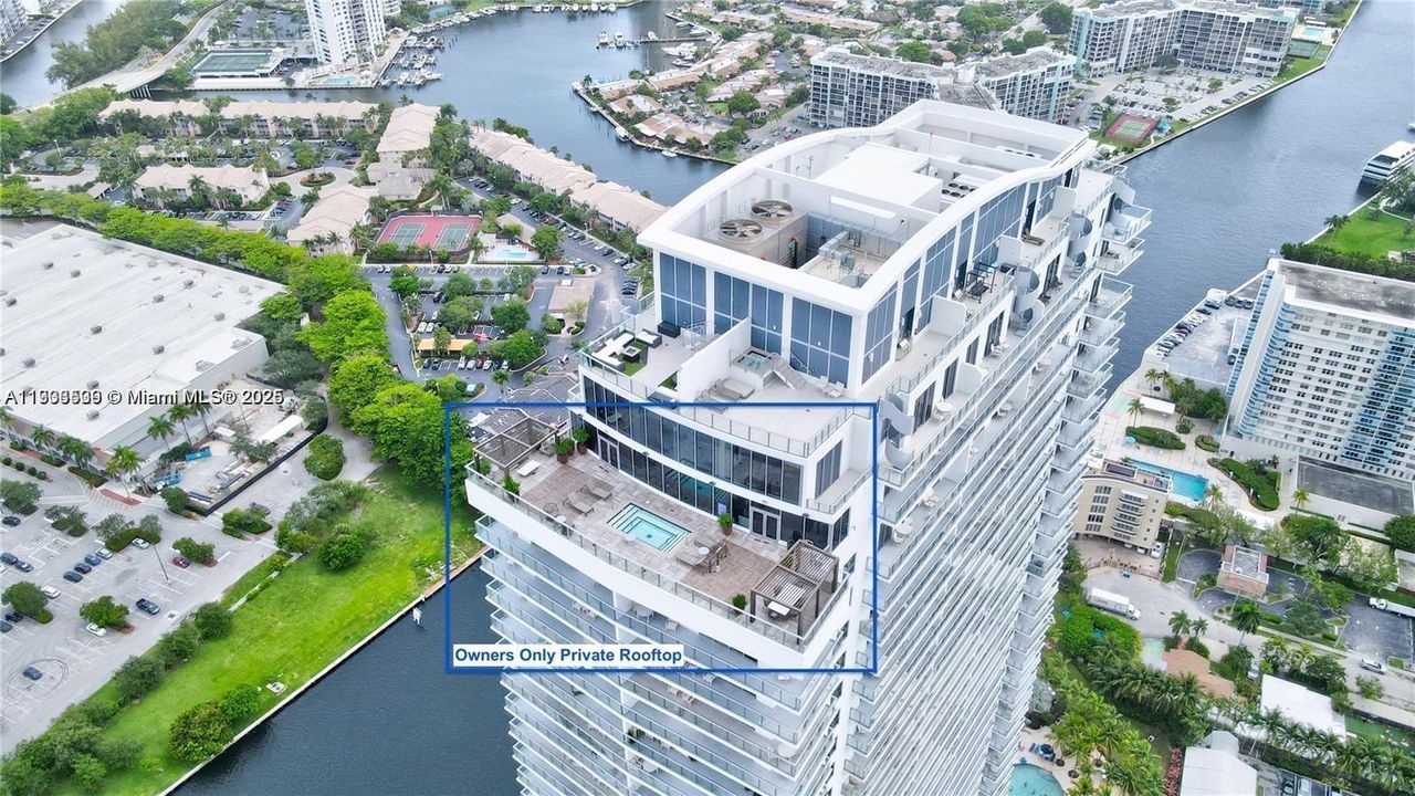 For Sale: $1,145,000 (2 beds, 2 baths, 1083 Square Feet)